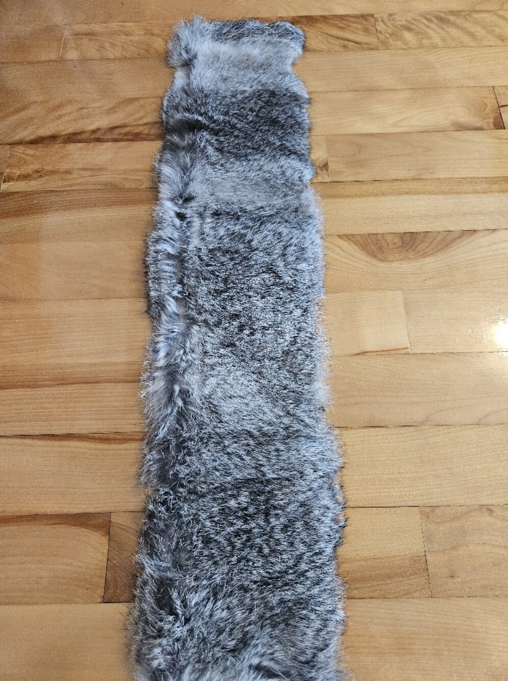 Exquisitely Soft Silver-Grey Real Fur Scarf Approx 38" Long x 5.5" Wide - Picture 7 of 16